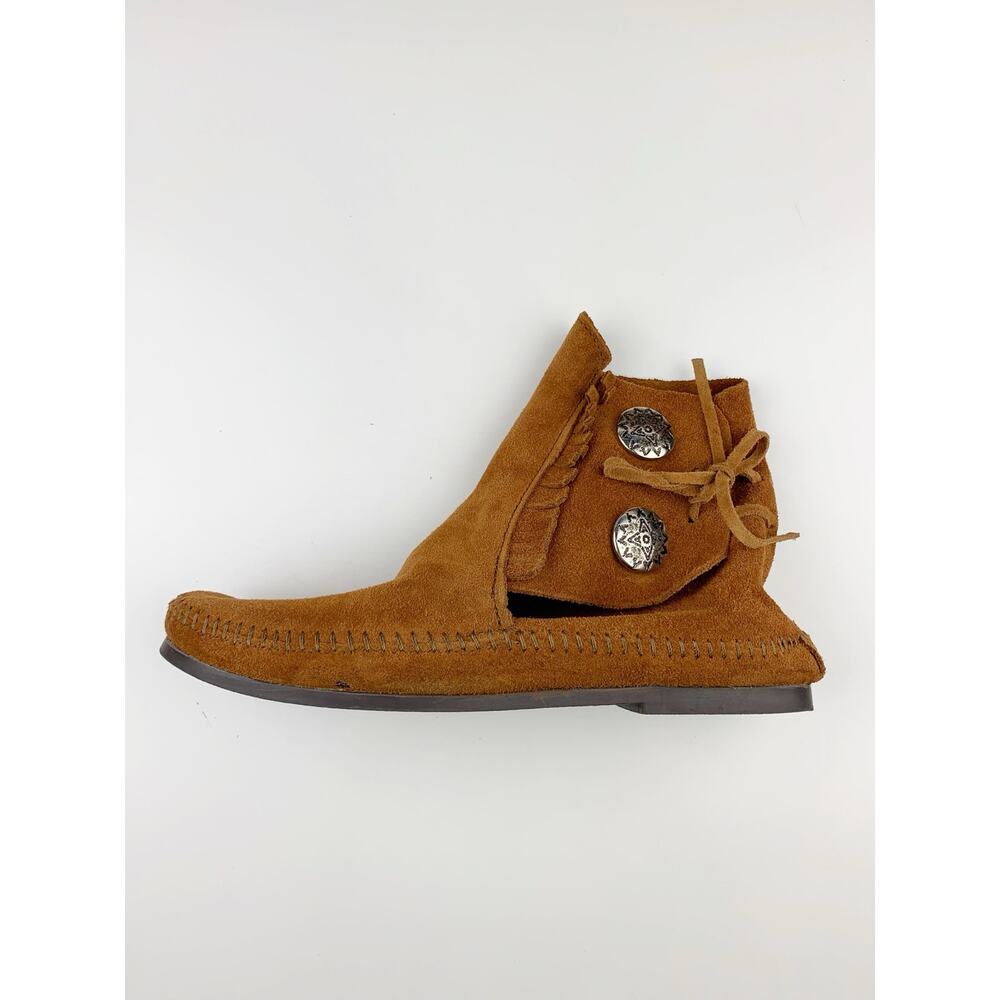 Minnetonka Moccasin Ankle Boots Tan Suede Ties Conchos Women's 9.5 Boho Casual - Picture 7 of 11
